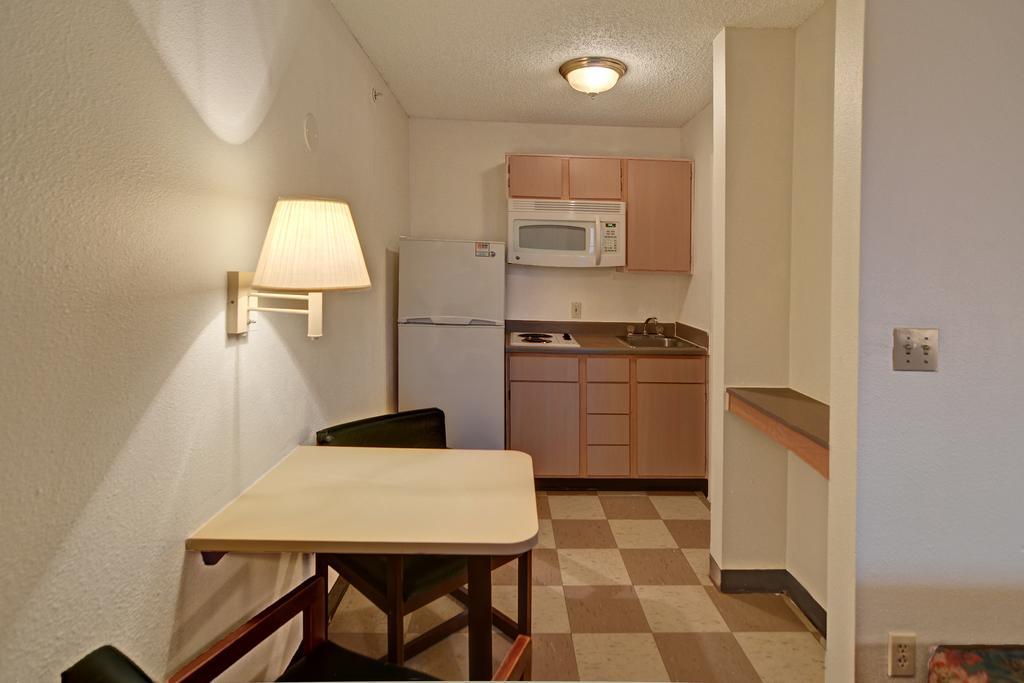 Sun Suites Of Плано Номер фото